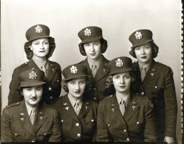 Photo of 6 Army Nurse Corps members, with Martha G. Metter on the bottom left National Museum of American Jewish History, 2012.33.147. Gift of Martha G. Metter Fritz.