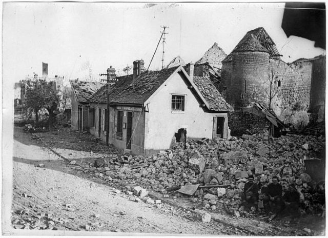 Chateau ruins at Bazoches-sur-Vesle, 1918